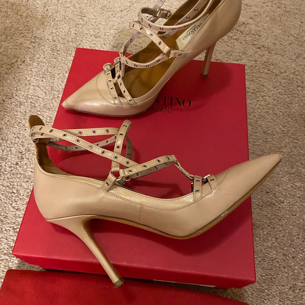 Shoes - Picture 3 of 6